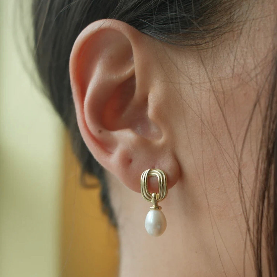 Mila Pearl Earrings
