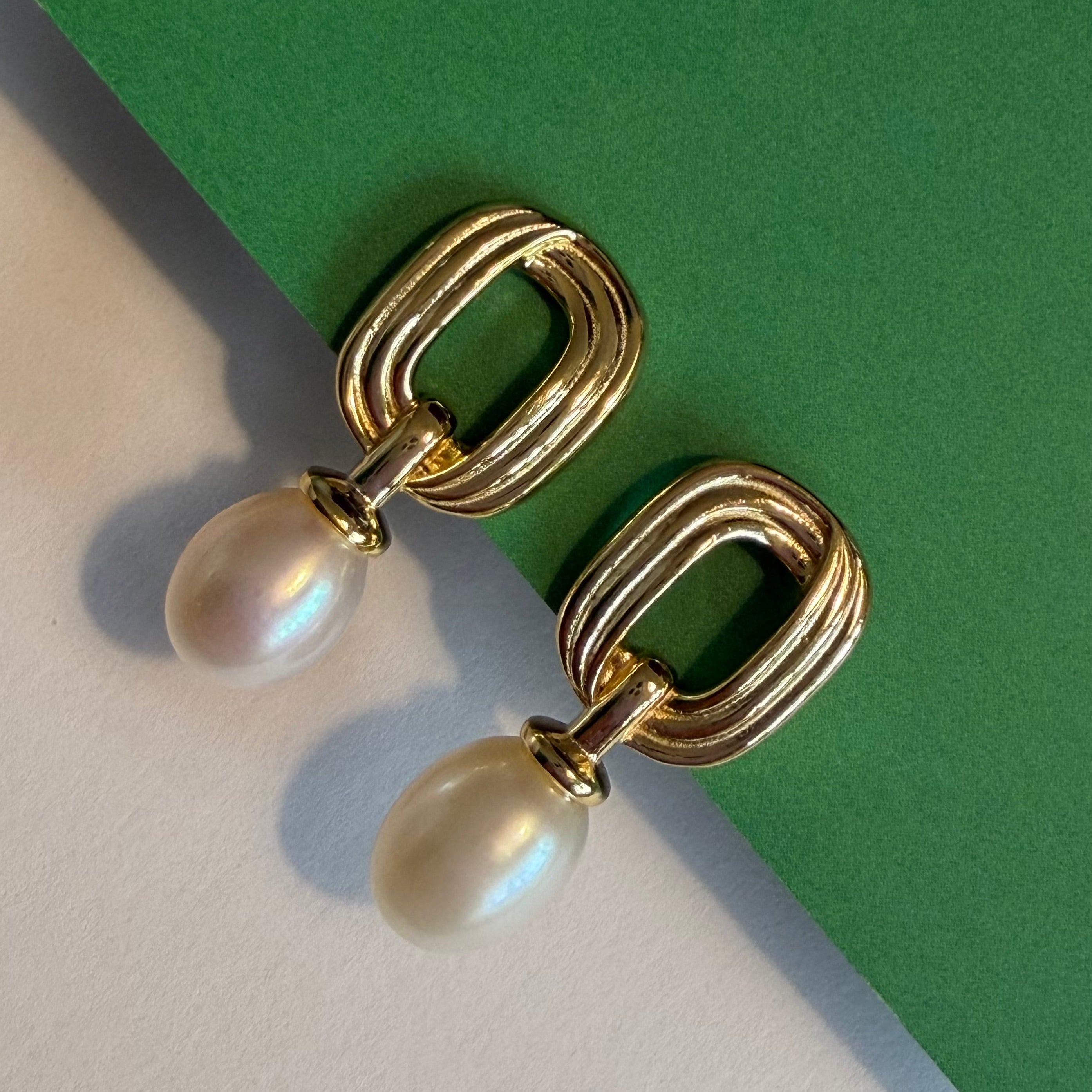 Mila Pearl Earrings