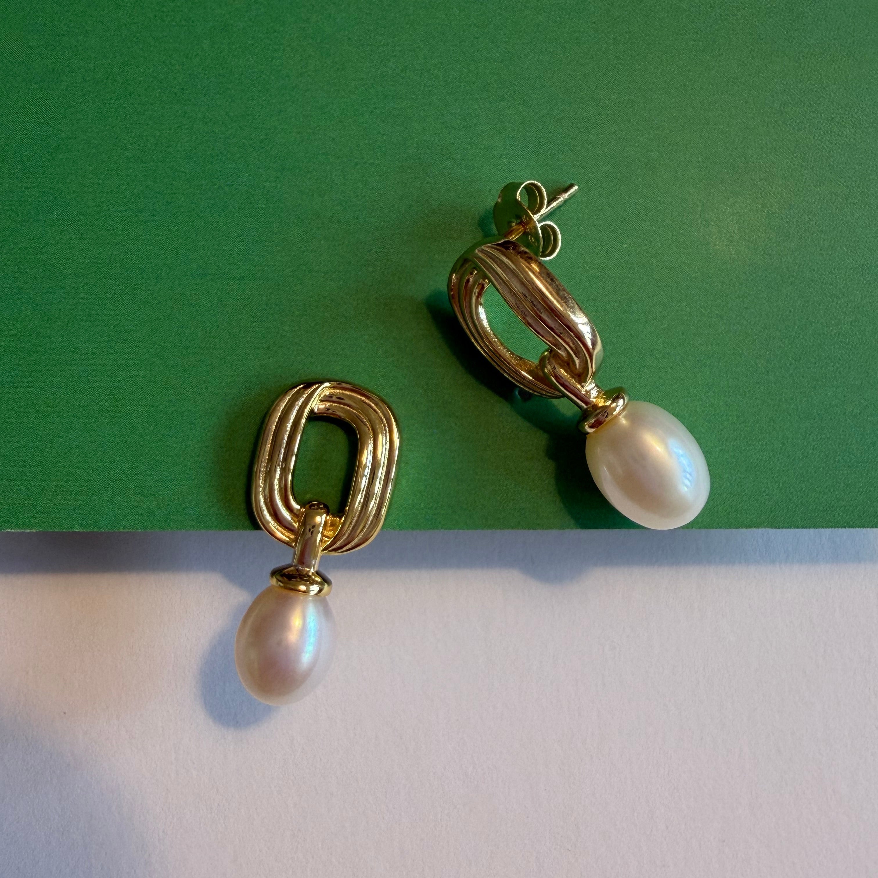 Mila Pearl Earrings