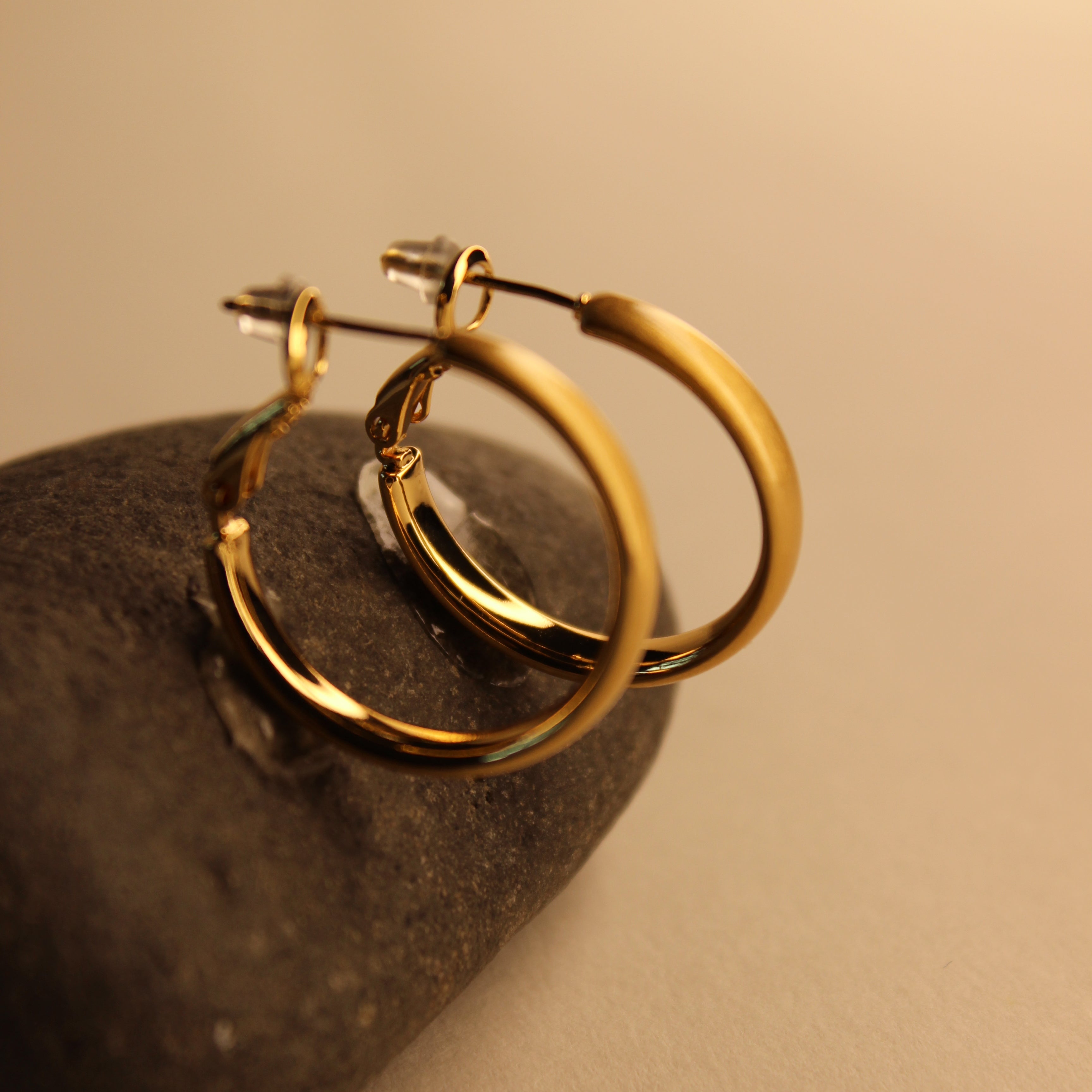 Sora Hoop Earrings